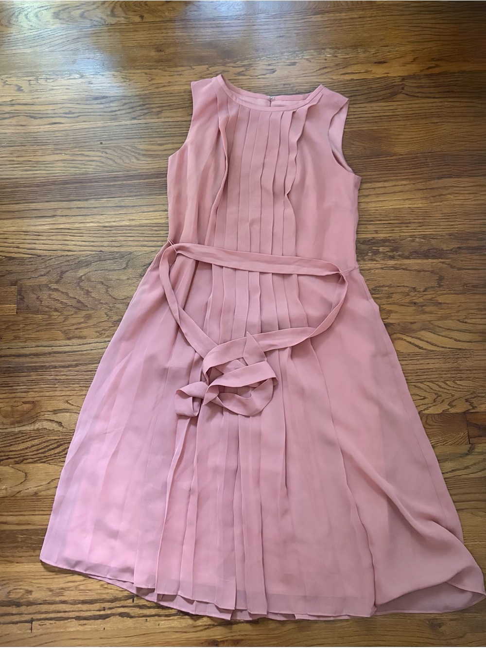 *Ann Taylor Pleated Sleeveless Midi Dress women’s size 4P NWT. * 52